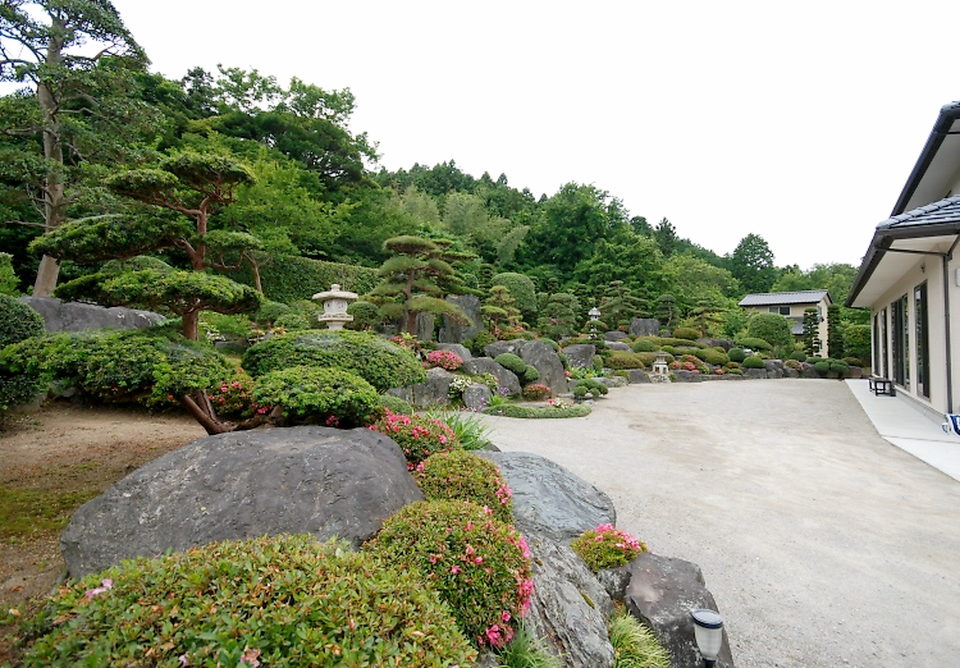 いわき市の施工例（有限会社江尻建築）、日本庭園の二世帯住宅・庭